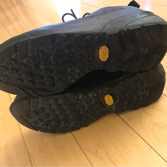 Arc’teryx Womens purple Sz 9 hiking sneakers - Picture 7 of 8